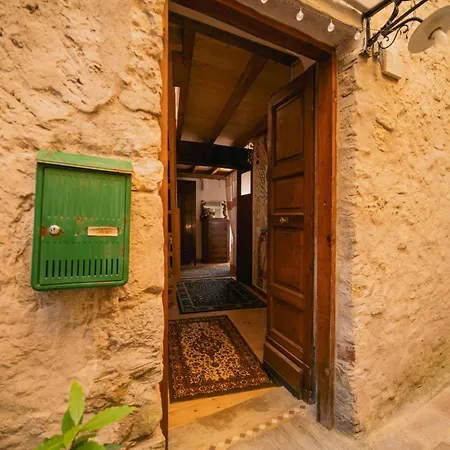 Alloro Casa Storica * ארקולה